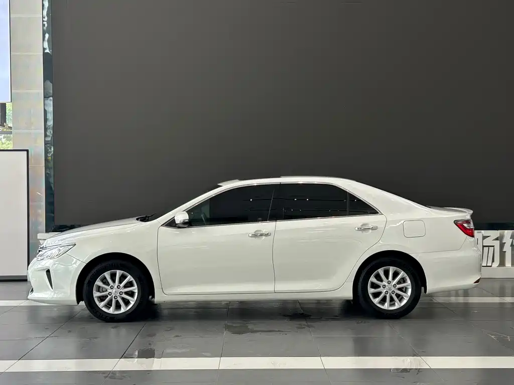 Toyota Camry — миниатюра 7