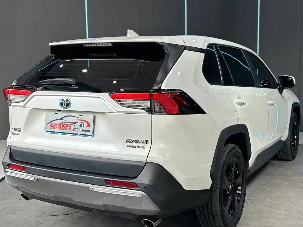 Toyota RAV4 — миниатюра 6