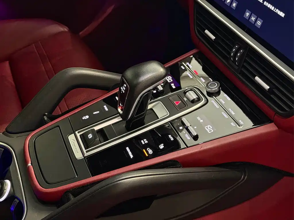 Porsche Cayenne — миниатюра 9