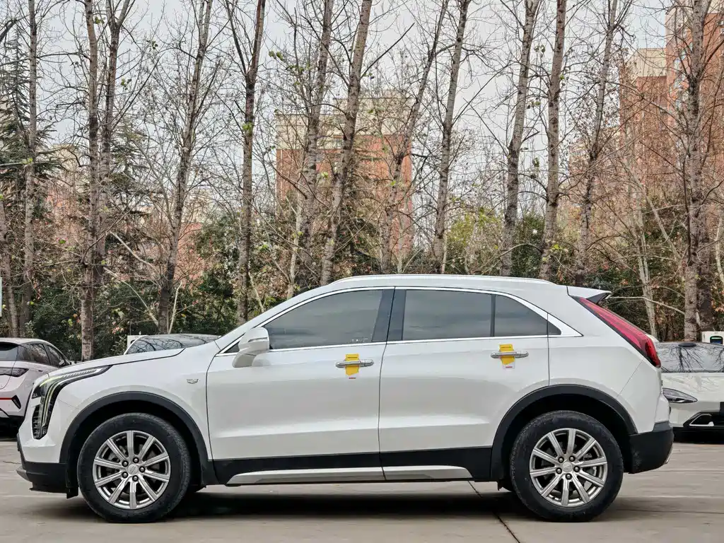 CADILLAC XT4