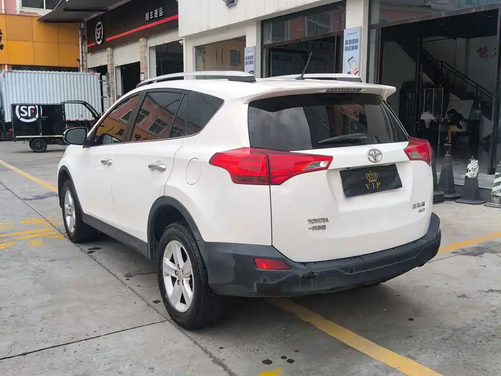 Toyota RAV4 — миниатюра 12