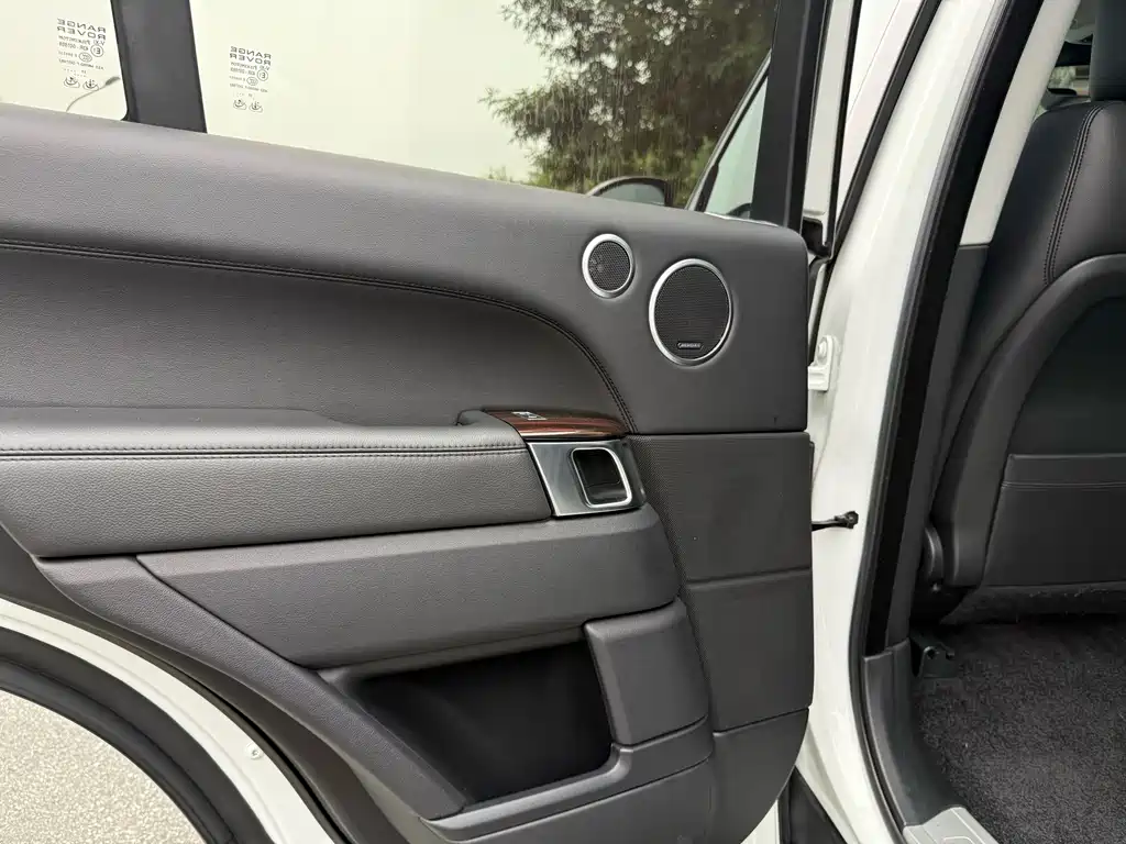 Land Rover Range Rover — миниатюра 19