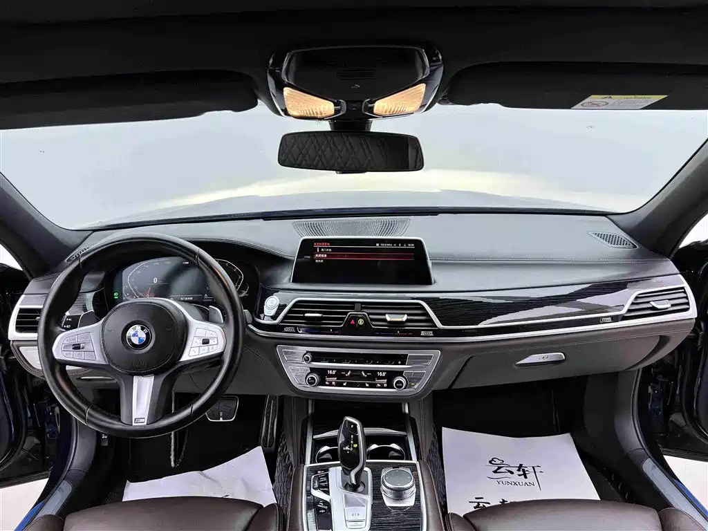 BMW 7 Series — миниатюра 8
