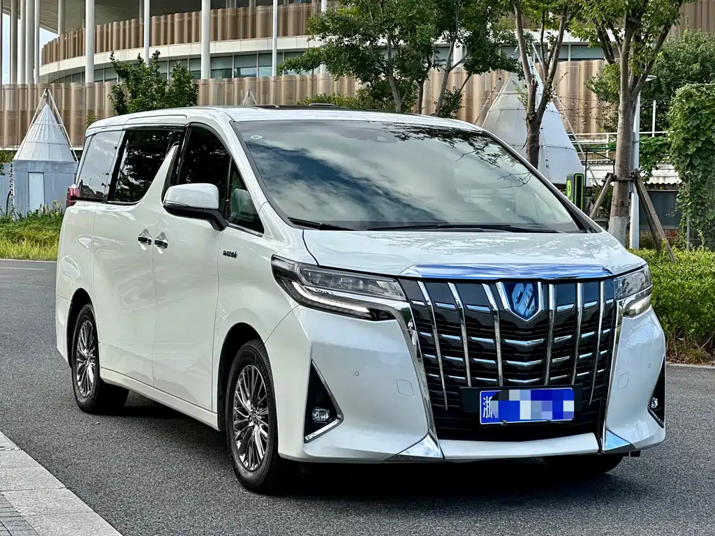 Toyota Alphard — миниатюра 3