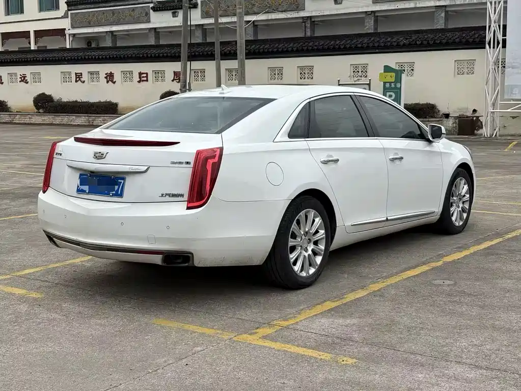 CADILLAC XTS