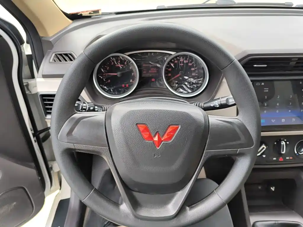 Wuling Hongguang — миниатюра 11