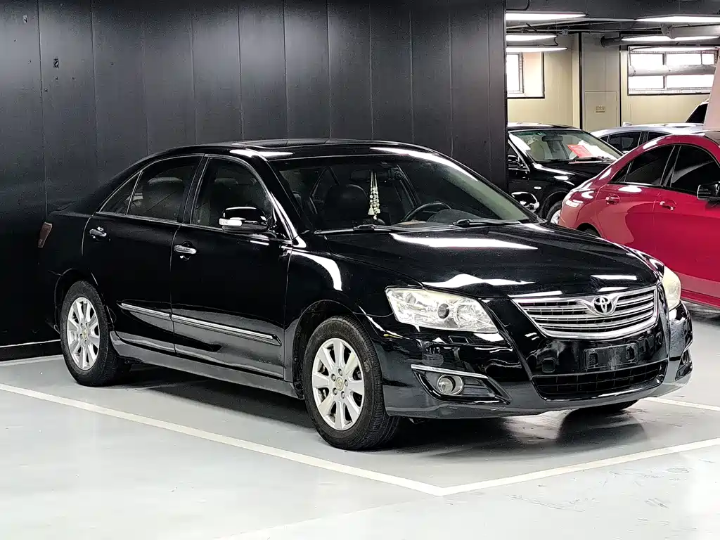 Toyota Camry — миниатюра 3
