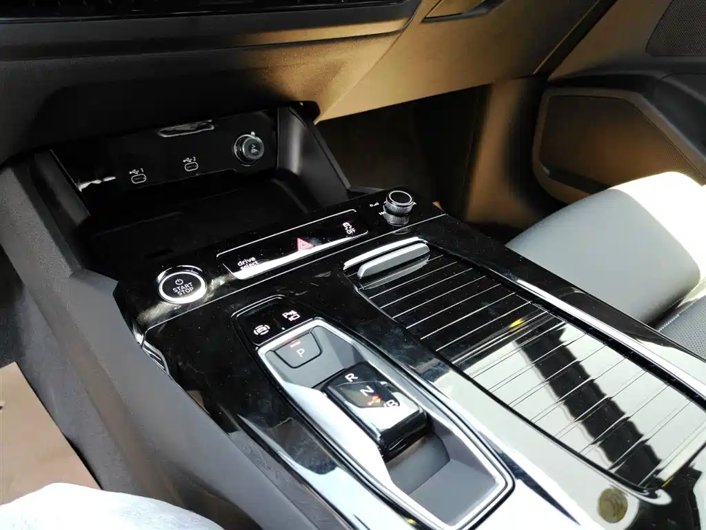 Audi Q6L e-tron 2026 Черный из Китая