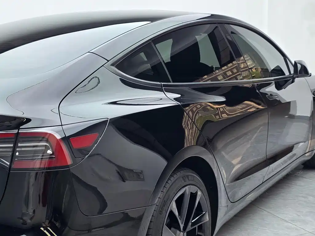 Tesla Model 3 — миниатюра 14