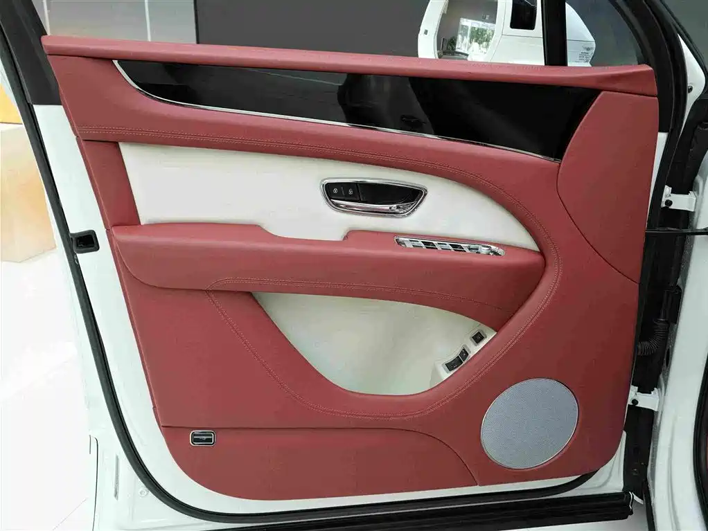 Bentley Bentayga PHEV — миниатюра 16