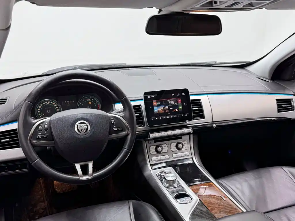 Jaguar XF — миниатюра 16