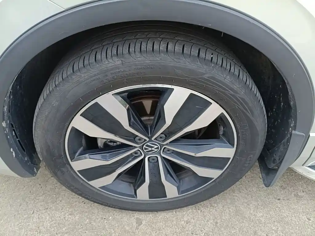 Volkswagen Tiguan L — миниатюра 23