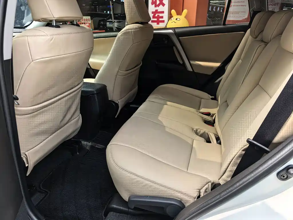 Toyota RAV4 — миниатюра 9