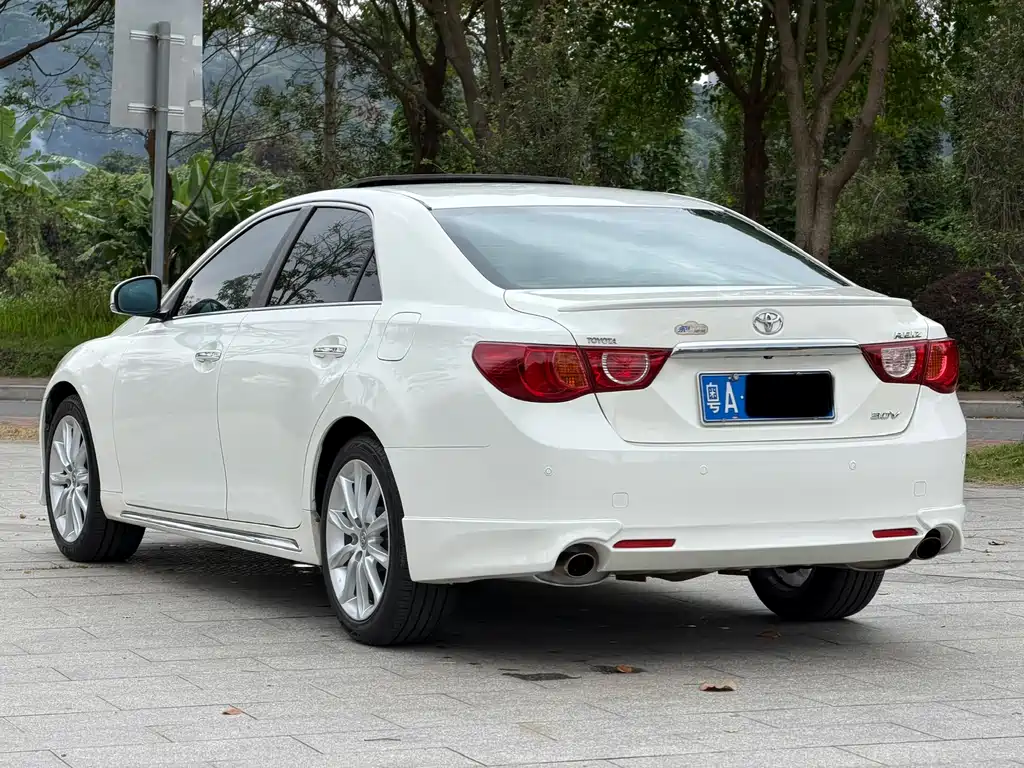 Toyota Reiz 2010 3.0V Flagship