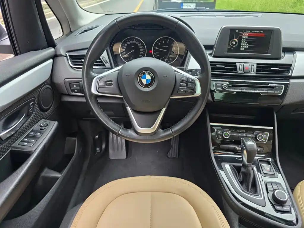 BMW 2 Series Active Tourer — миниатюра 14