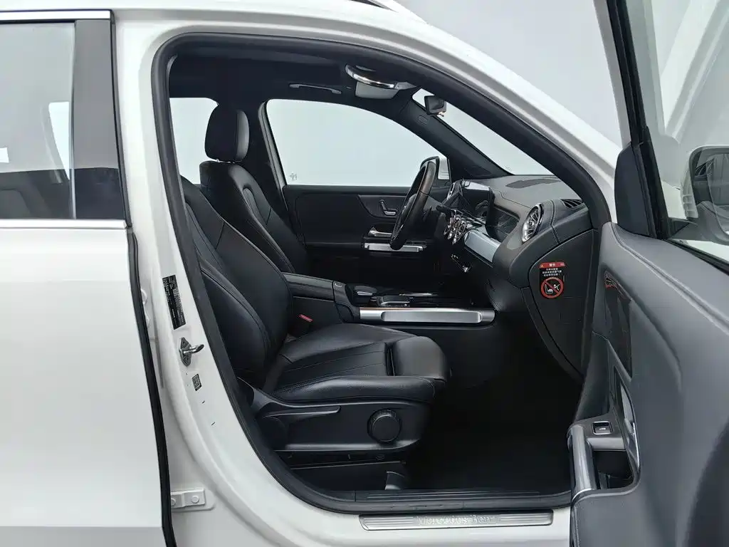 Mercedes-Benz GLB — миниатюра 23