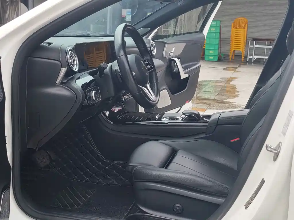 Mercedes-Benz A-Class — миниатюра 7