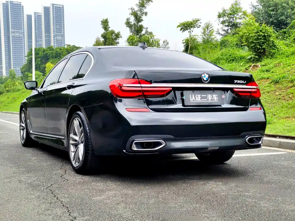 BMW 7 Series — миниатюра 5