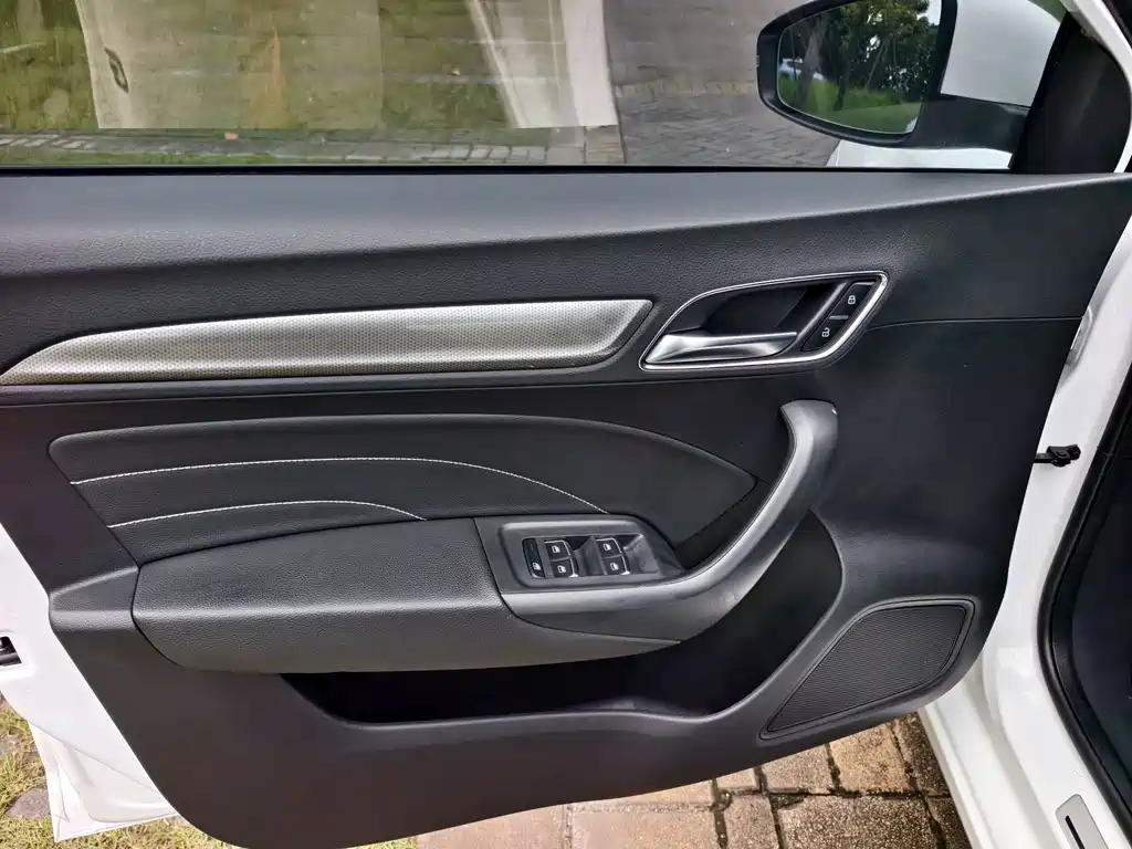Roewe Roewe i6 Classic — миниатюра 15