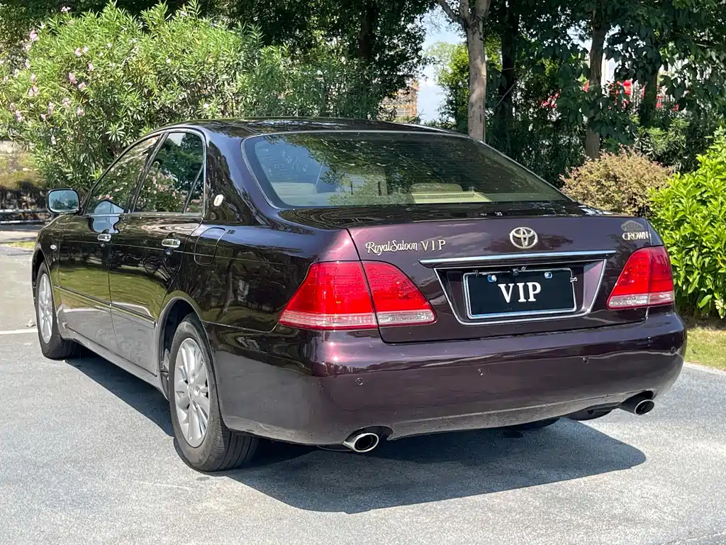 Toyota Crown — миниатюра 9