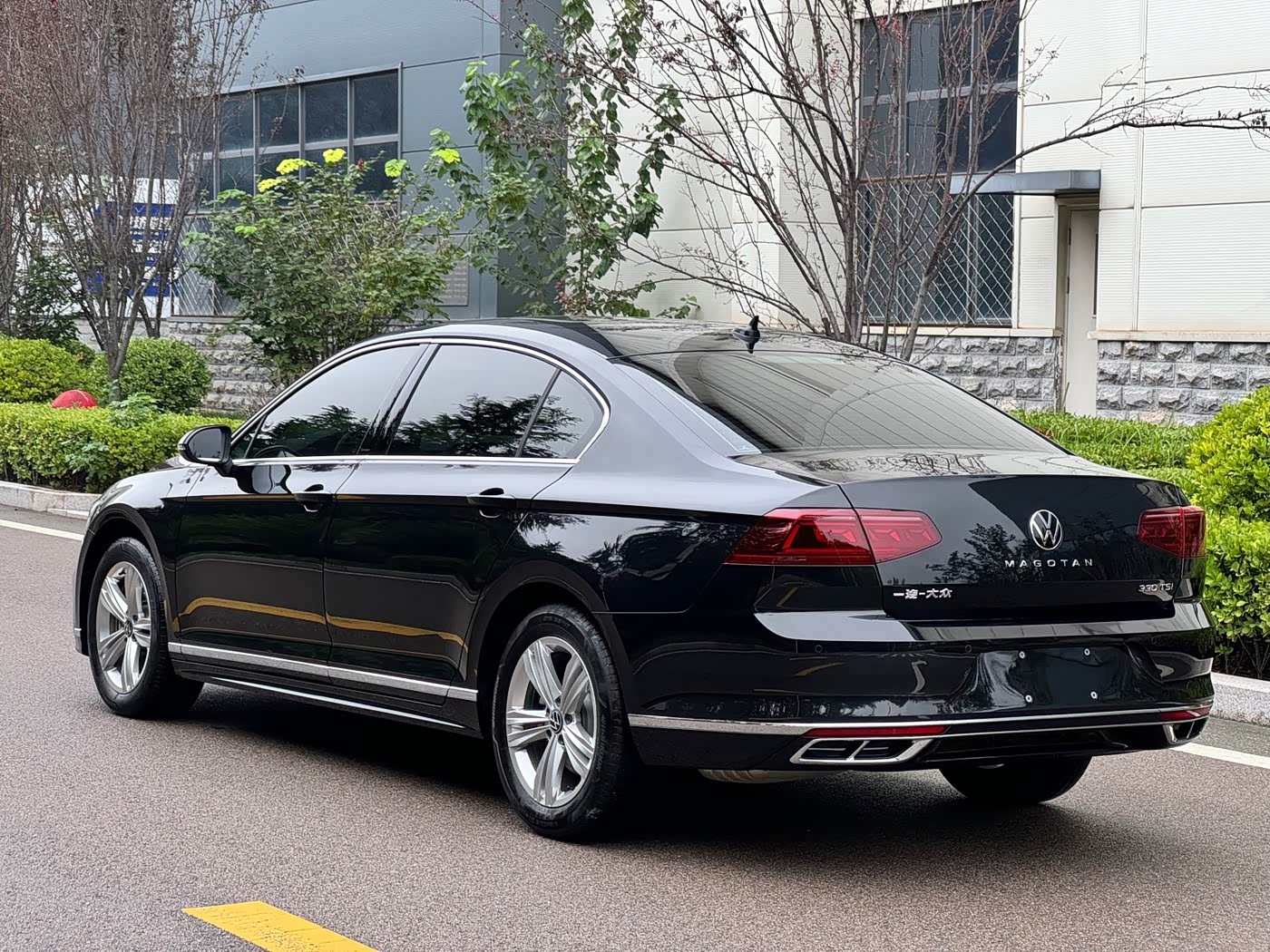 Volkswagen Magotan 1.4 л 2023 г. Чёрный, пробег 28000 км