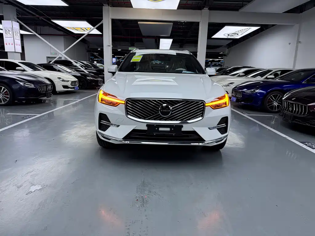 Volvo XC60 2026 B5 Luxury