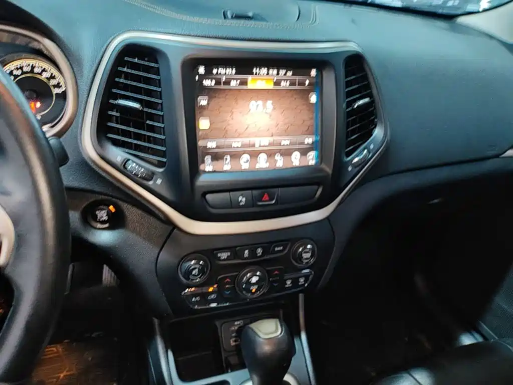Jeep Cherokee — миниатюра 9