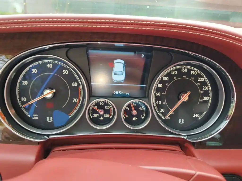 Bentley Flying Spur — миниатюра 4