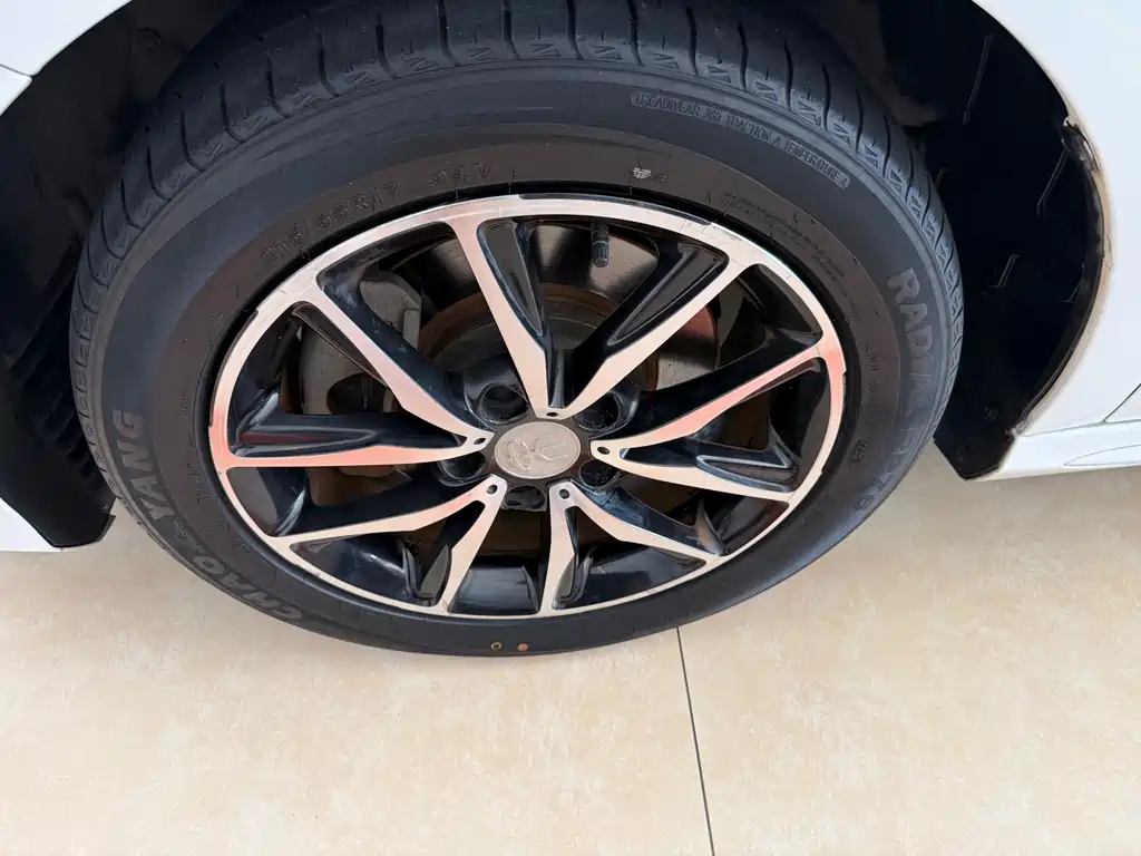 BYD MAX — миниатюра 5