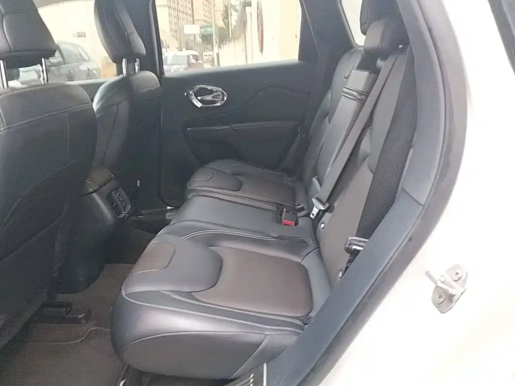 Jeep Cherokee — миниатюра 17