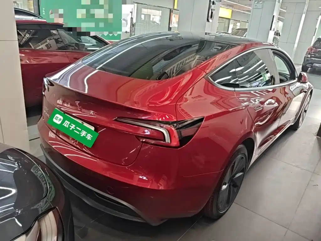 Tesla Model 3 — миниатюра 7