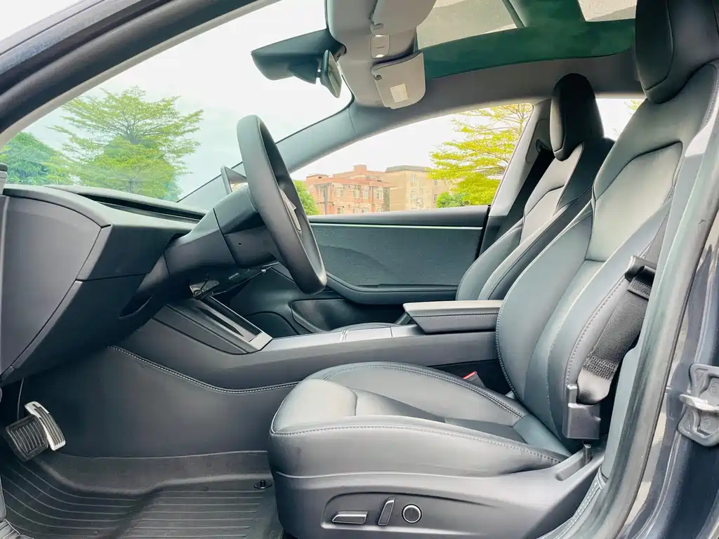 Tesla Model 3 — миниатюра 16