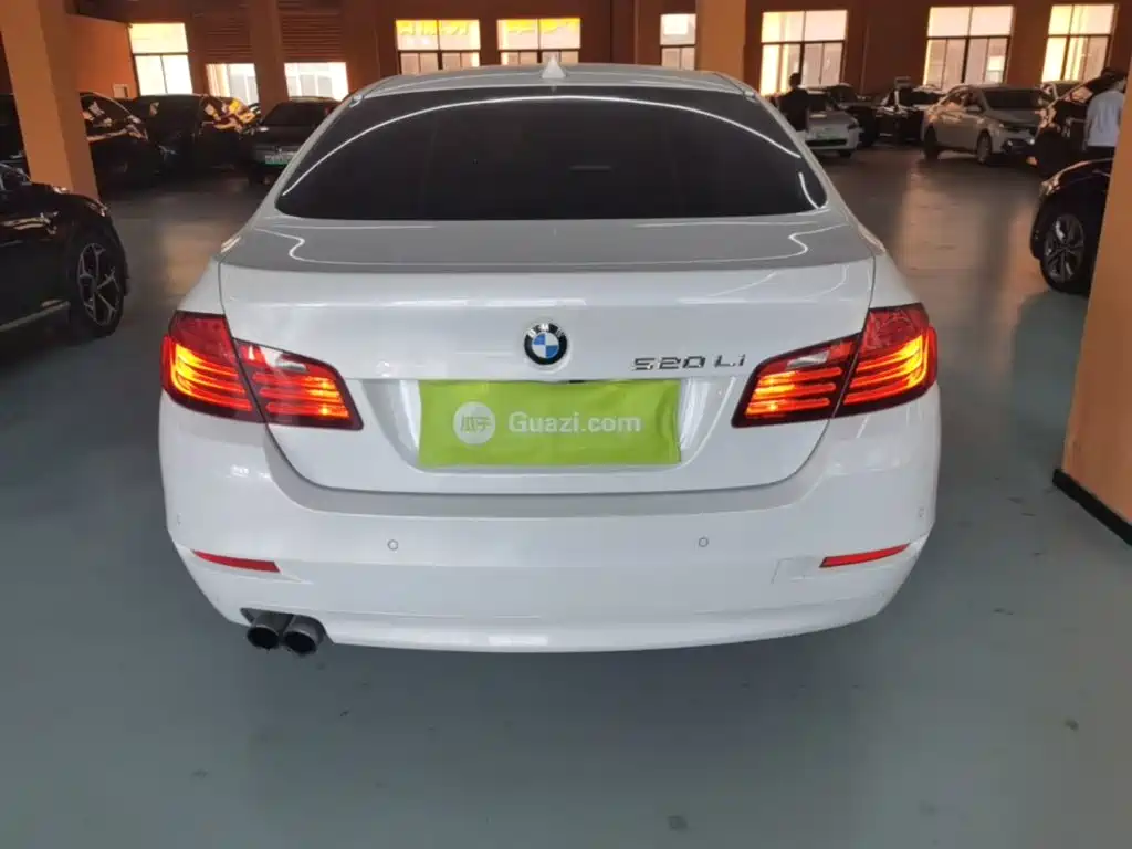 BMW 5 Series — миниатюра 6