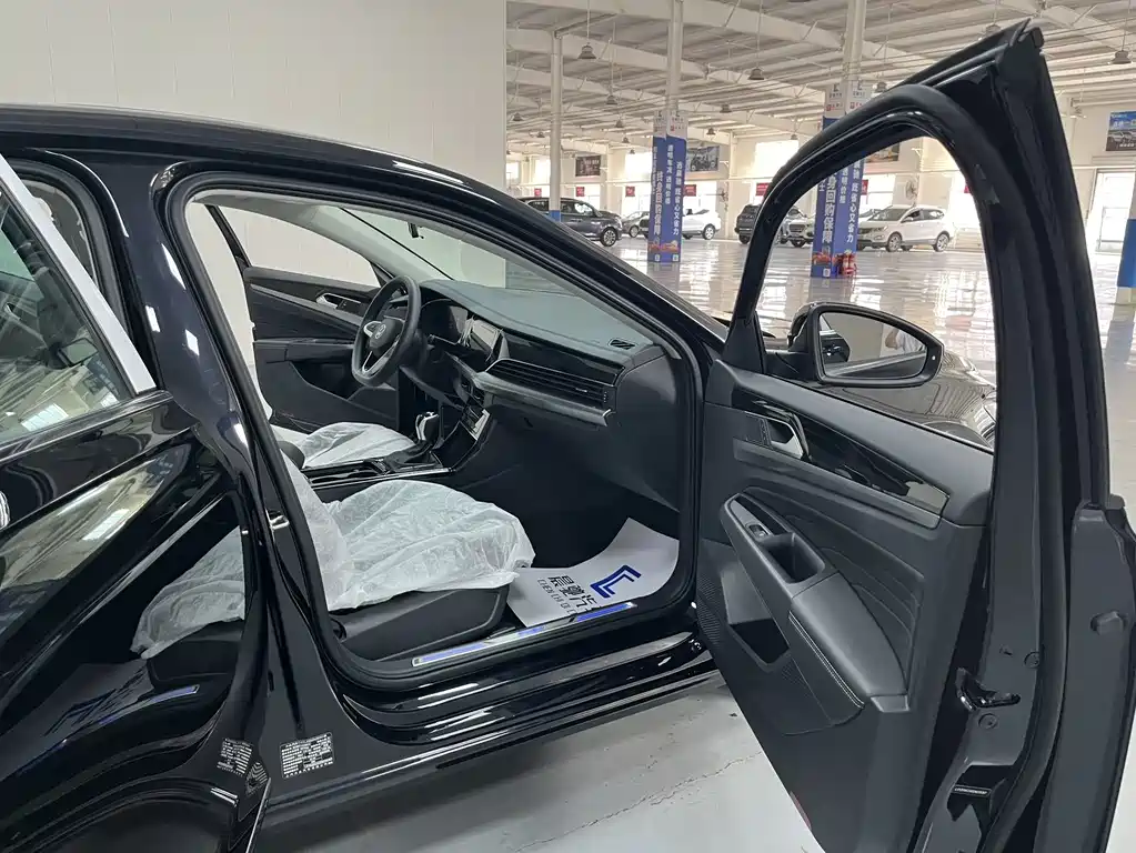 Volkswagen Passat PHEV — миниатюра 13