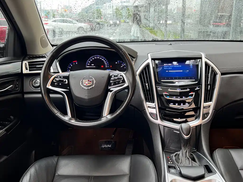 Cadillac SRX — миниатюра 10
