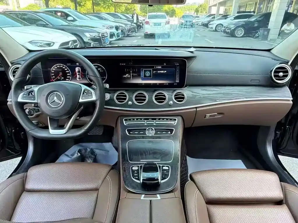 Mercedes-Benz E-Class — миниатюра 4