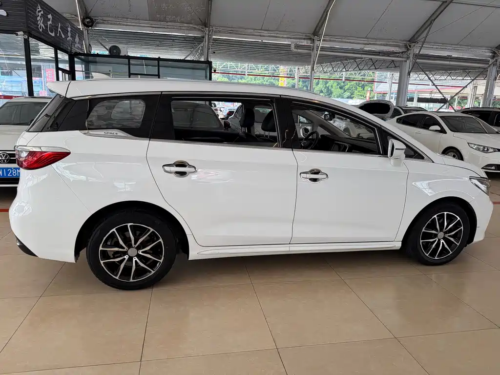 BYD MAX — миниатюра 10