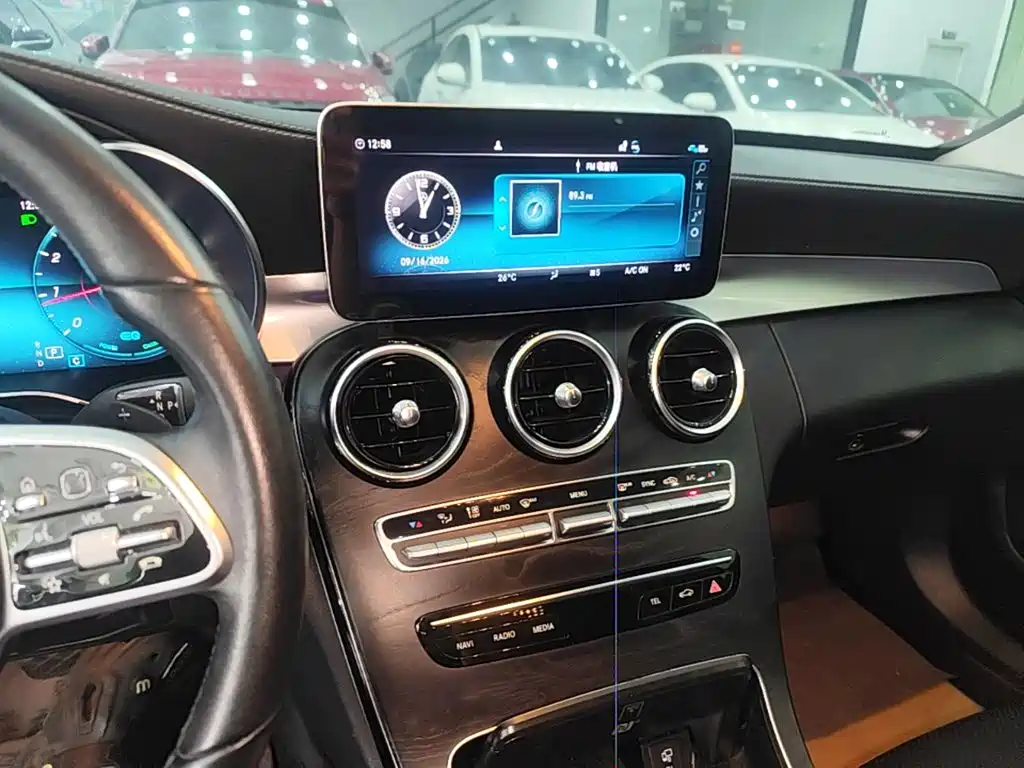 Mercedes-Benz C-Class — миниатюра 13