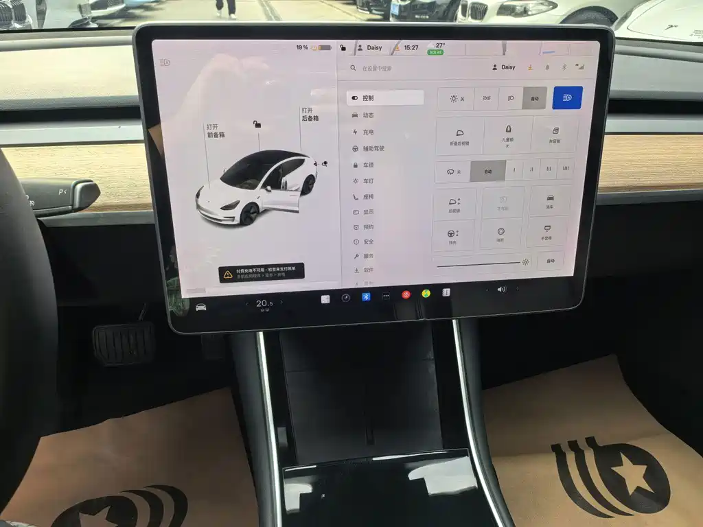 Tesla Model 3 — миниатюра 9
