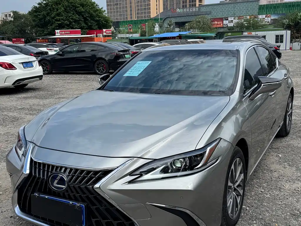 Lexus ES 2022