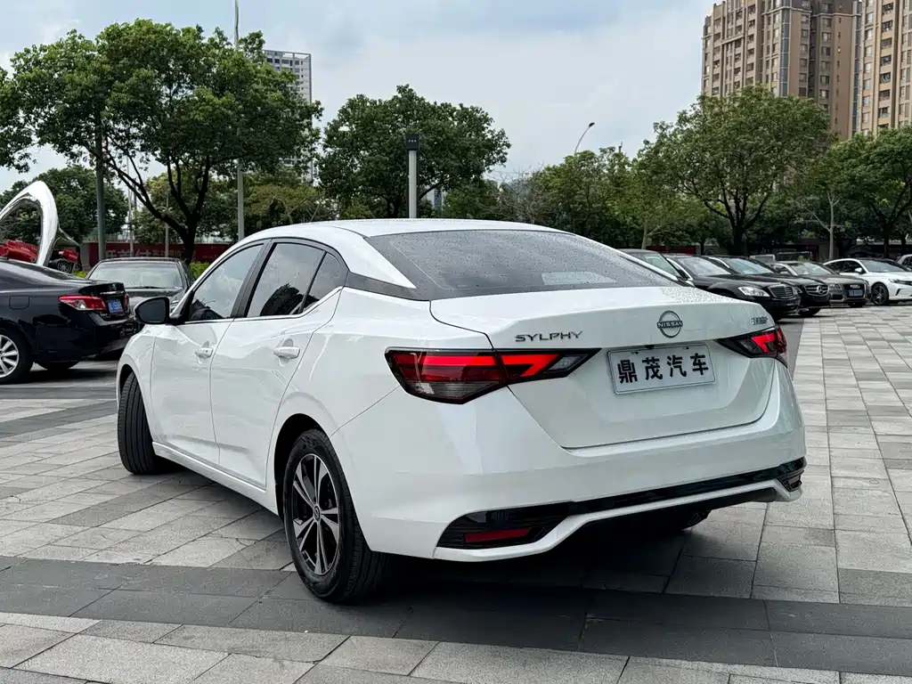 Nissan Sylphy — миниатюра 6
