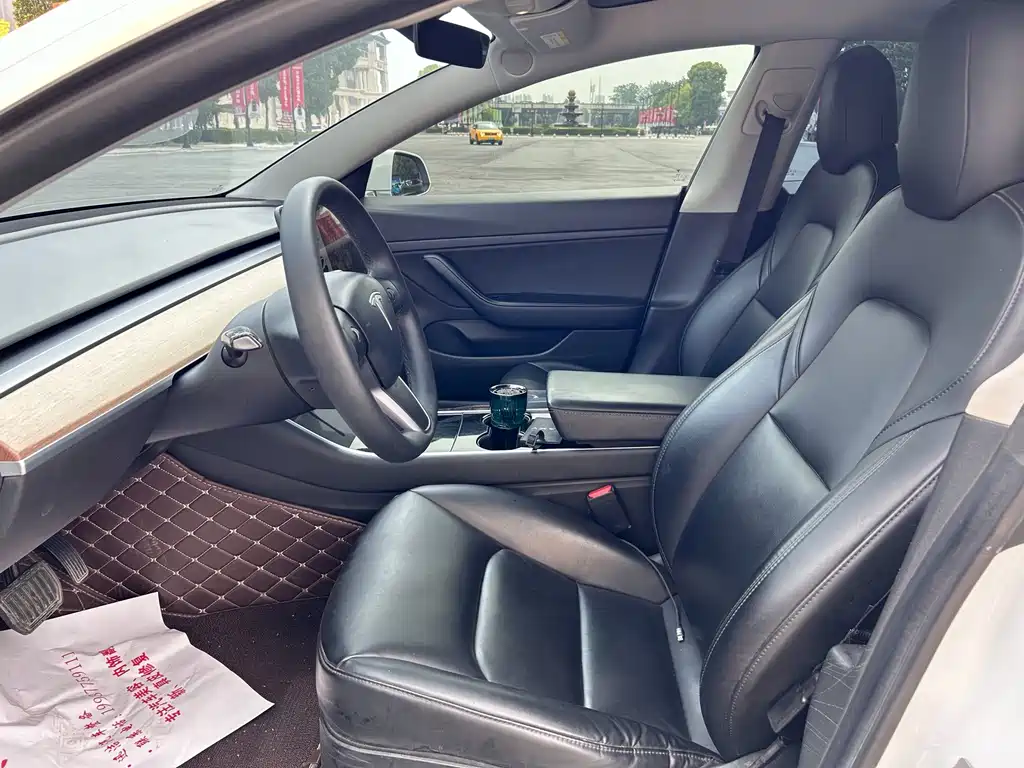 Tesla Model 3 — миниатюра 5