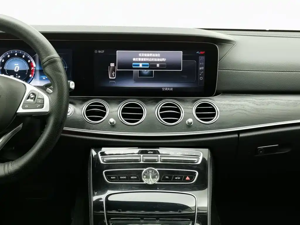 Mercedes-Benz E-Class — миниатюра 12