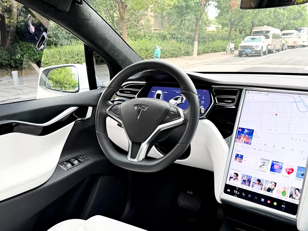 TESLA MODEL X
