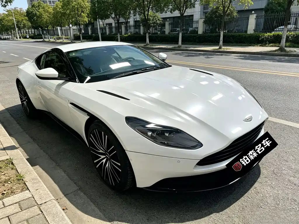 Aston Martin DB11