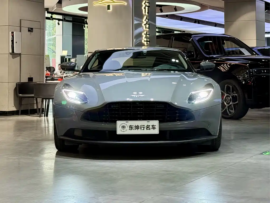 ASTON MARTIN DB11