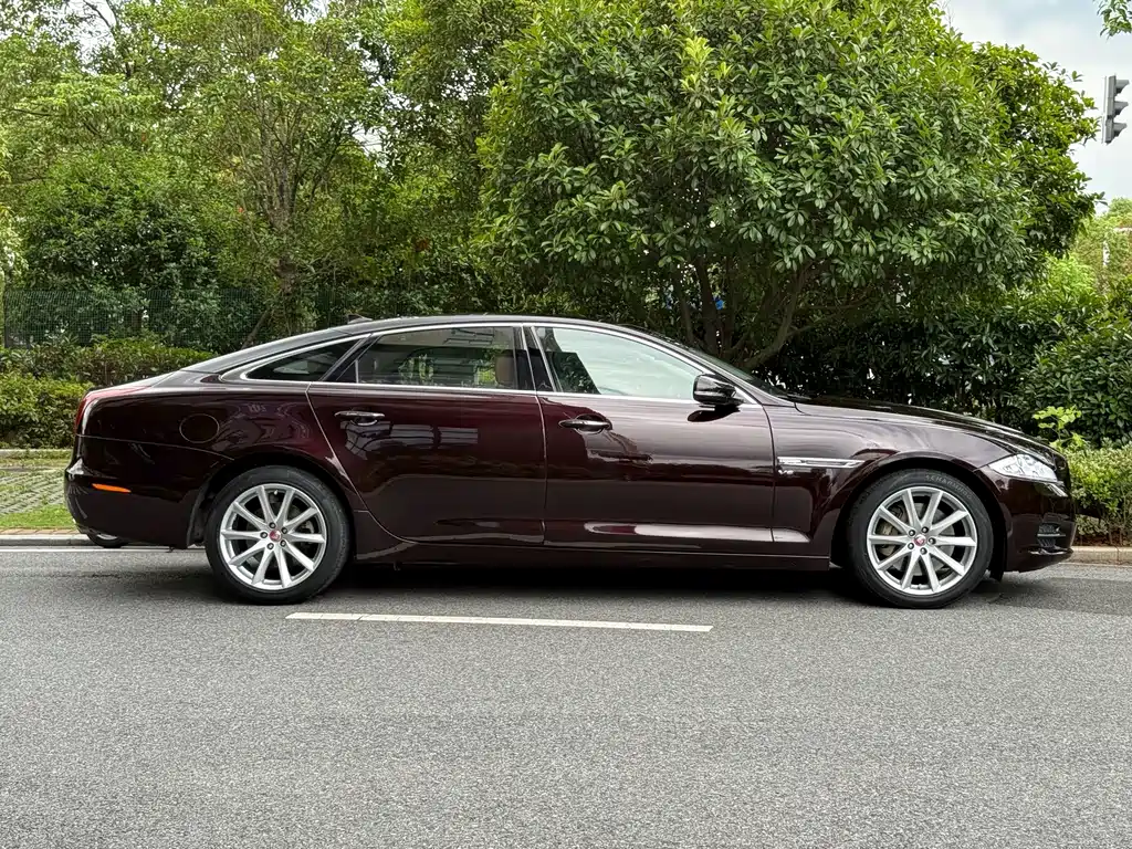 Jaguar XJ — миниатюра 26