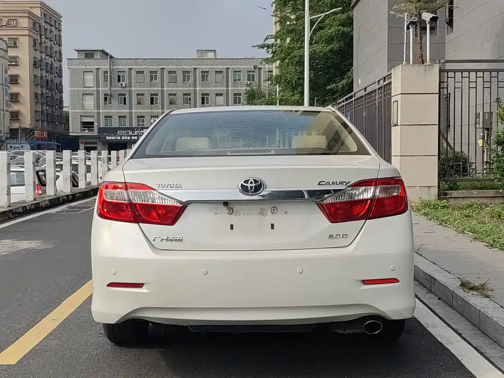 Toyota Camry — миниатюра 5