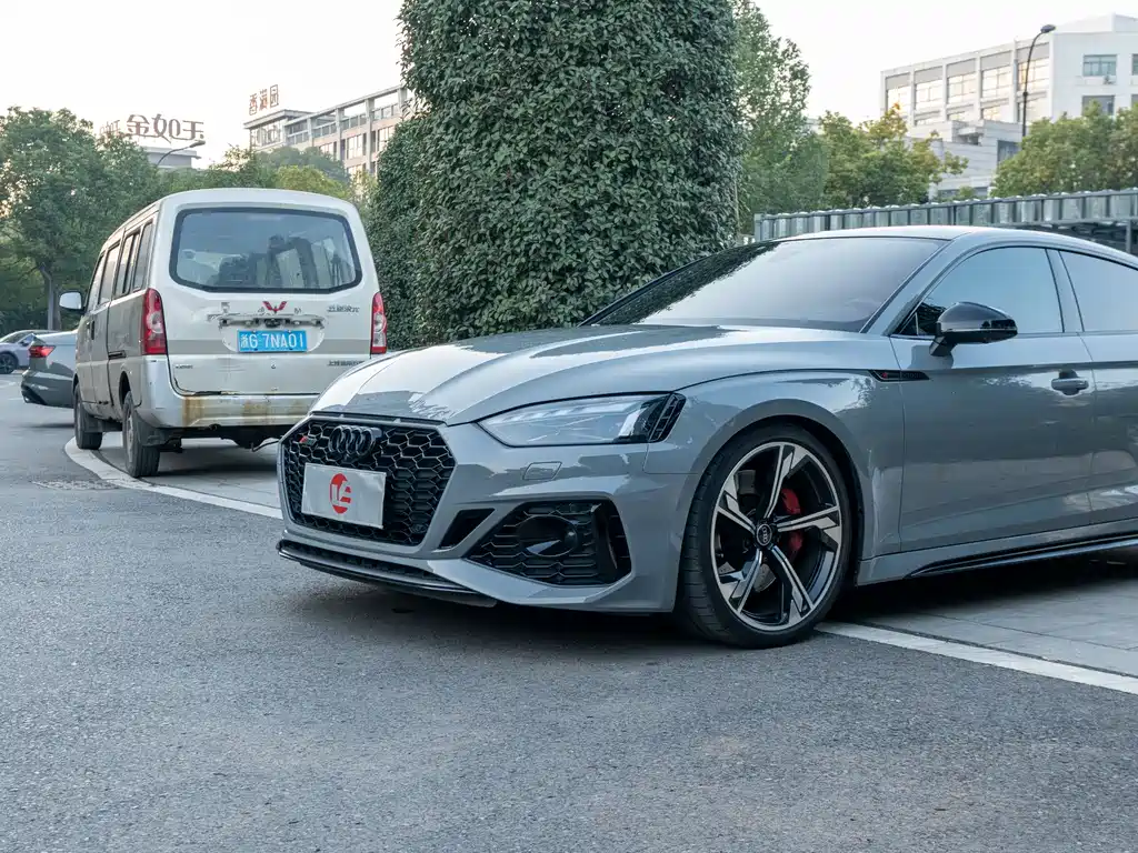 AUDI RS 5
