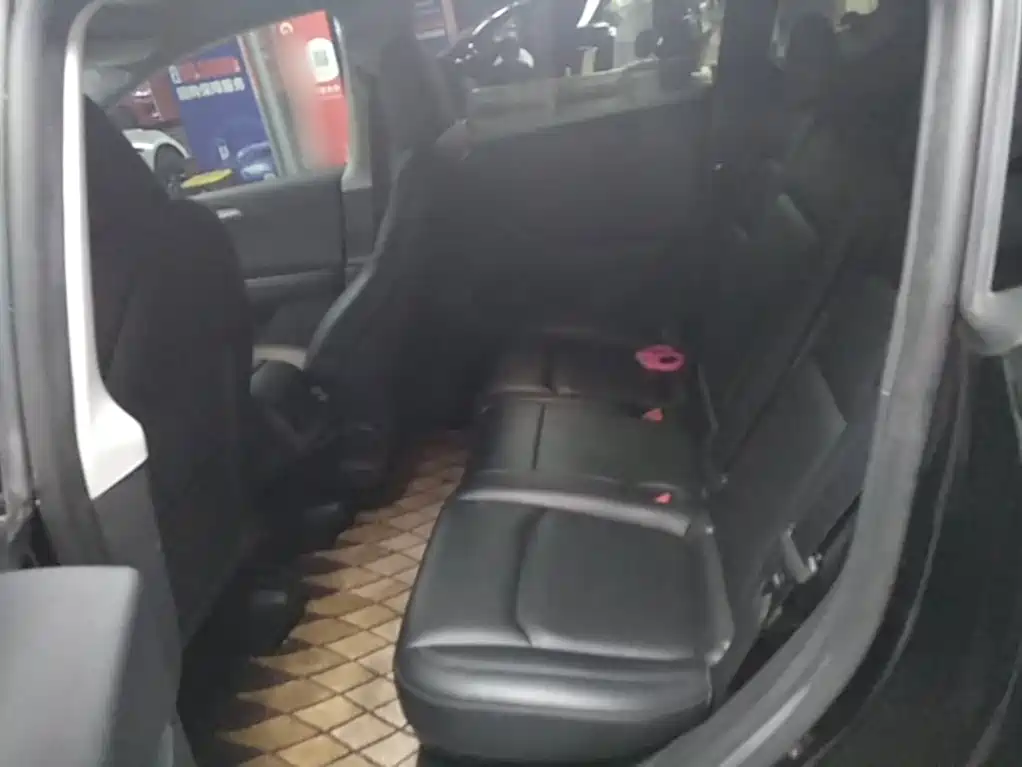 Tesla Model Y — миниатюра 17